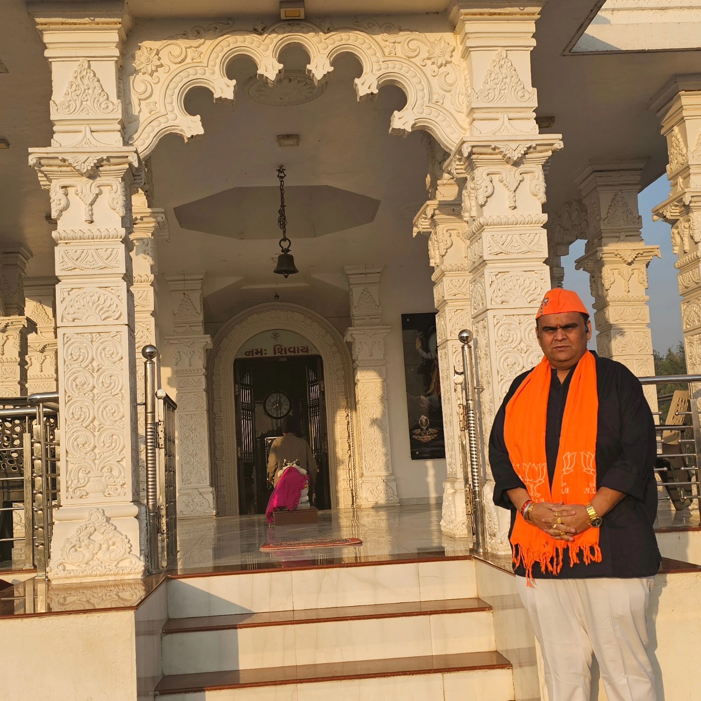 તા.૧૧/૦૨/૨૦૨૪ ના રોજ “ગાંવ ચલો અભિયાન” ના અંતર્ગત સુરત જીલ્લાના મહુવા તાલુકાના ઓંડચ ગામમાં સવારે તડકેશ્વર મહાદેવના દર્શન કરી સંયોજક વિનોદભાઈ નાયકાજી ના ઘરે મુલાકાત લઈ ચા-પાણી કર્યા અને ગામના વિવિધ સમાજના આગેવાનો સાથે મુલાકાત તેમજ આ ગામના ખેડૂતોની આંબાવાડીની મુલાકાત લીધી.